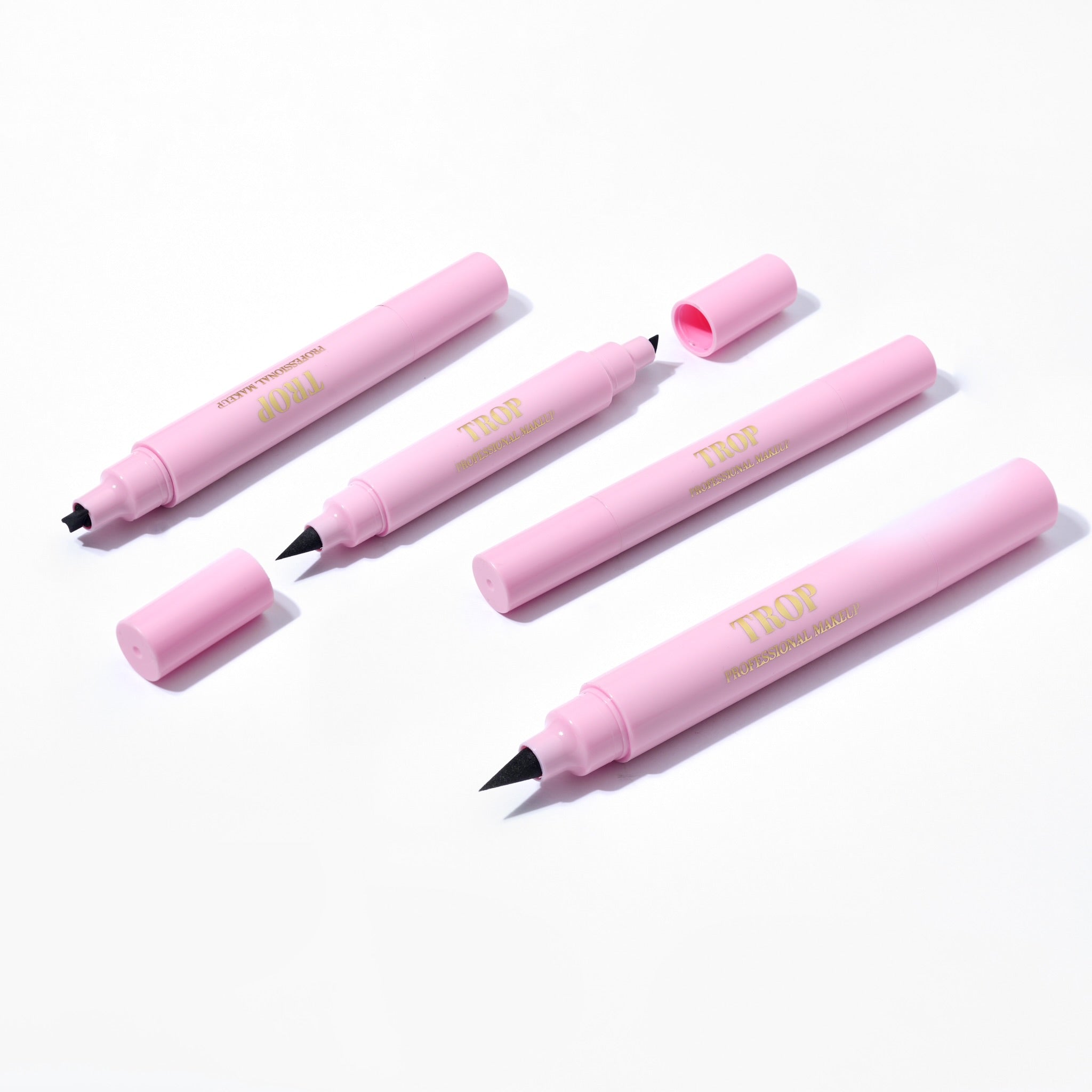 ✒️ How to Get Perfect Winged Eyeliner in 10 Seconds — Even in Gulf Weather