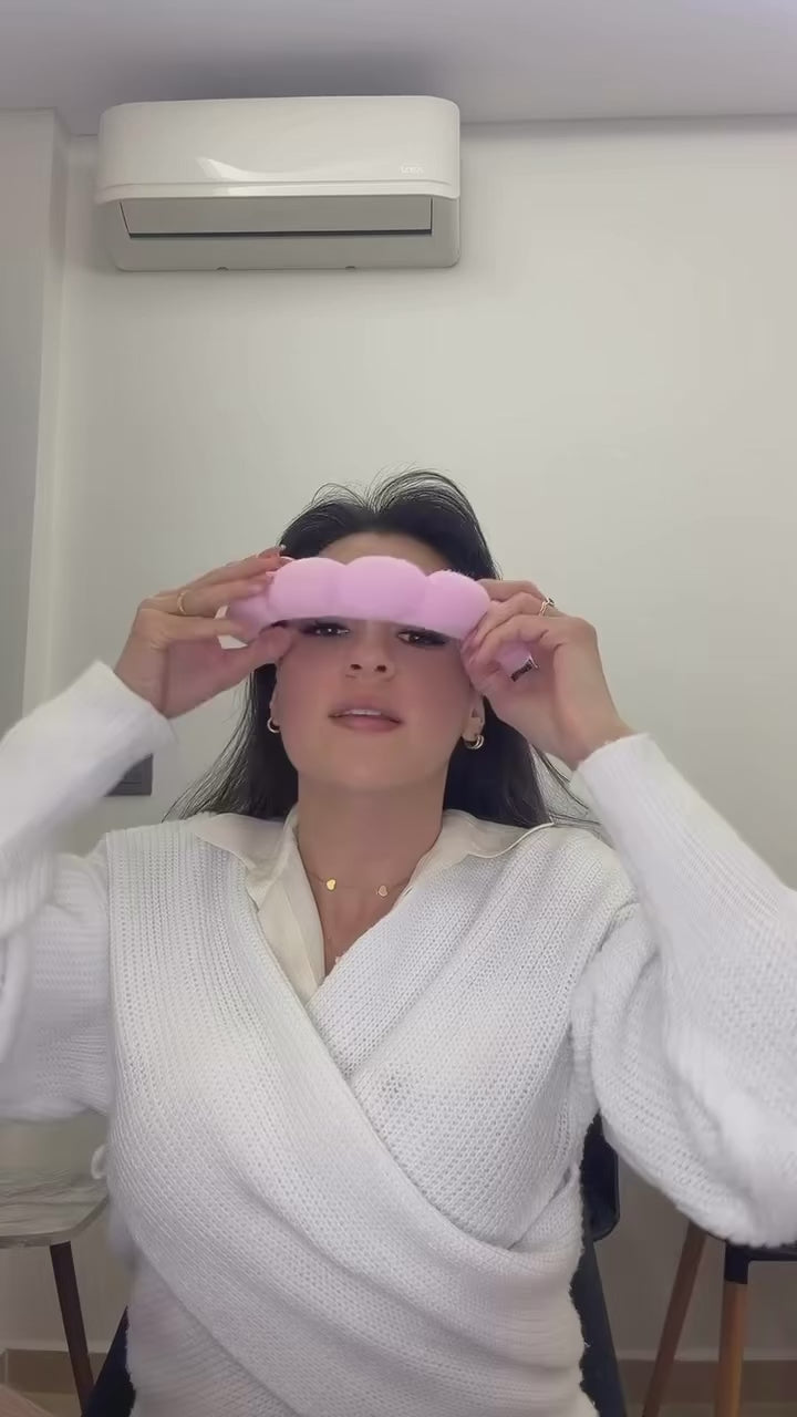 Load and play video in Gallery viewer, Trop Clean Color-Changing Foundation applied